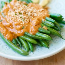 green beans with peanut sauce