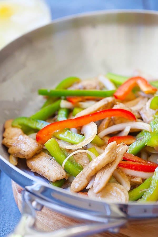 Delicious stir-fried chicken with black pepper, chicken, onion and bell pepper in a skillet.