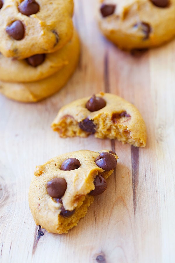 Easy and delicious homemade pumpkin chocolate chip cookies recipe.