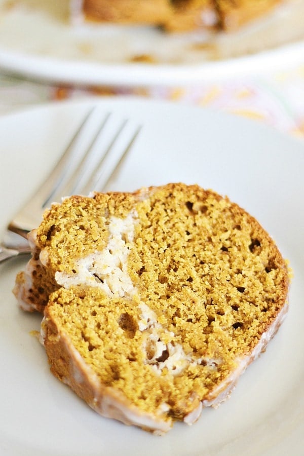 Pumpkin Cream Cheese Bundt Cake - Pumpkin Bundt Cake with Cream Cheese ...