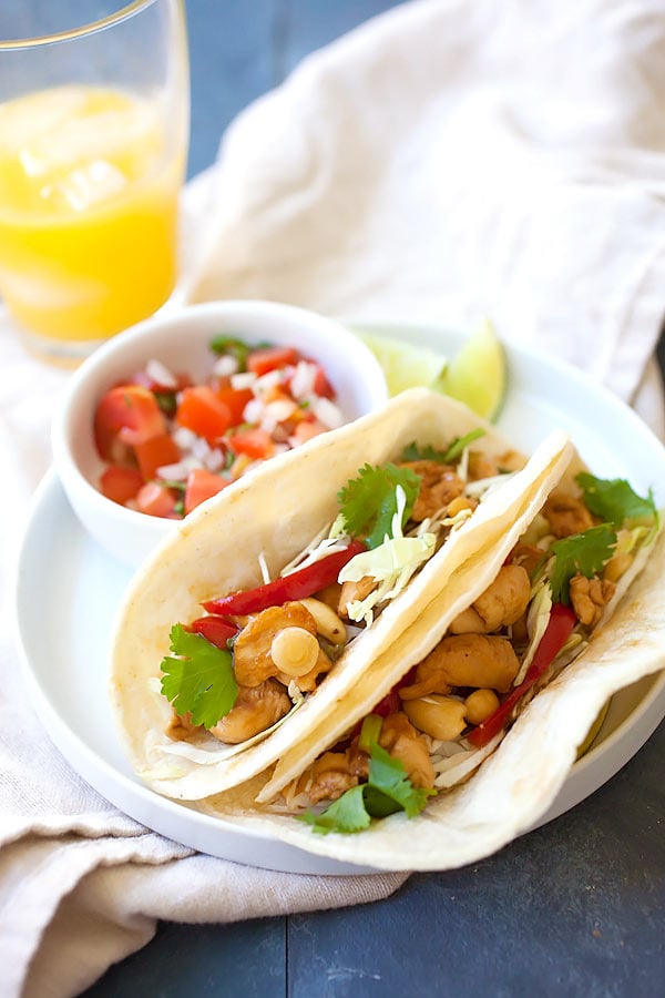 Kung Pao Chicken Tacos recipe with mild spicy chicken and roasted peanuts serve on a plate.