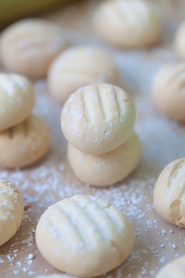 Crumbly, buttery, and delicious melting moments cookies dusted with powdered sugar.