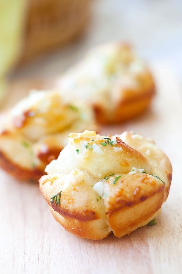 Mini Garlic Monkey Bread - Damn Delicious