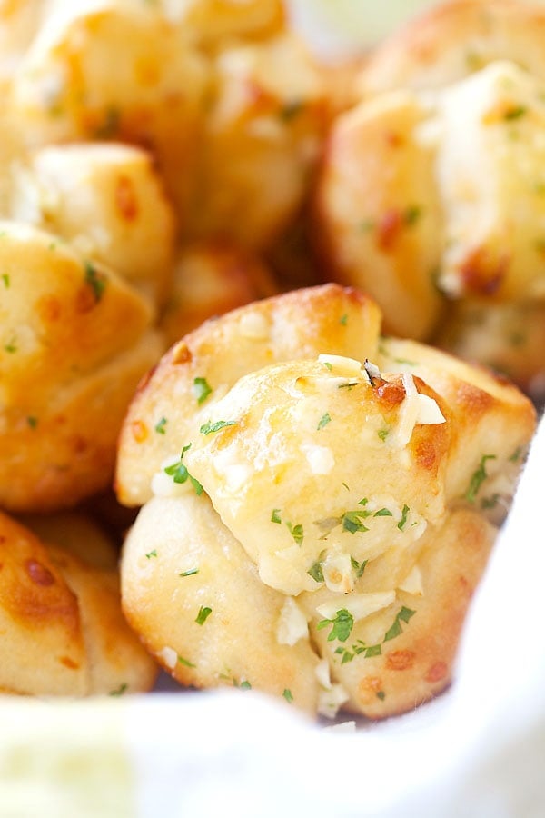Mini garlic monkey bread made with Pillsbury biscuits dough and garlic herb butter.