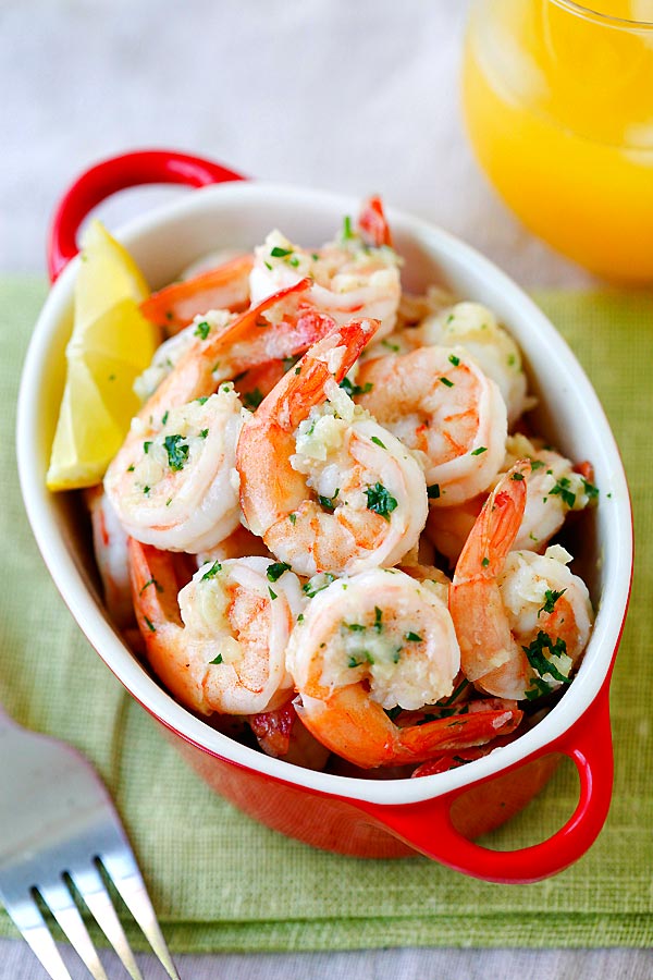 Easy recipe for Lemon Garlic Shrimp with garlic, shrimp, butter and lemon.