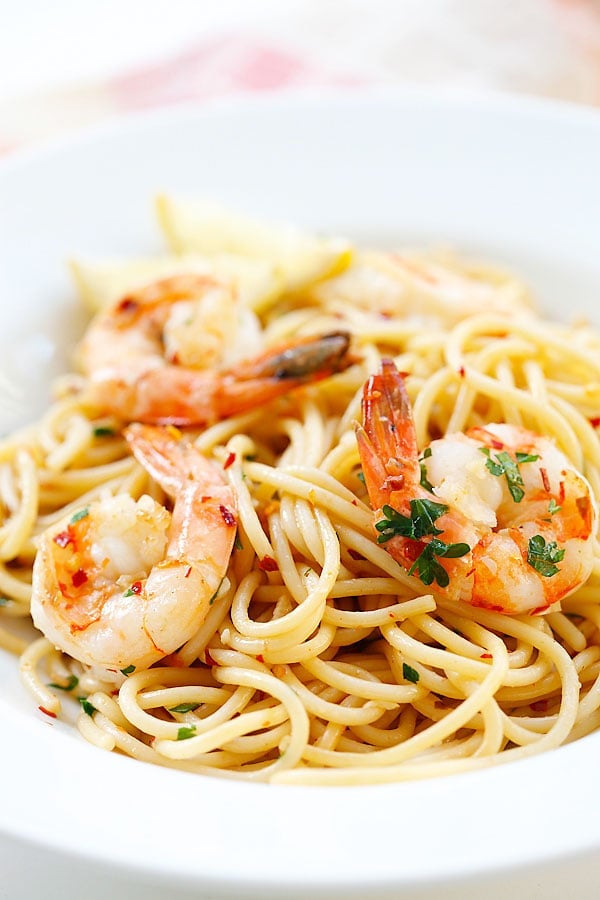 Spaghetti Aglio e Olio with Shrimp | Easy Delicious Recipes