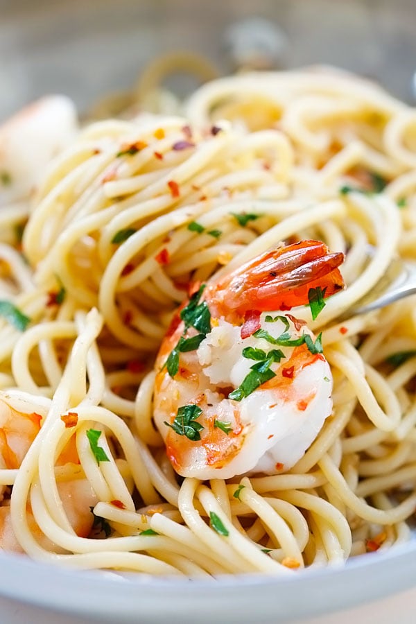 Spaghetti Aglio e Olio with Shrimp (The Best Recipe!) - Rasa Malaysia