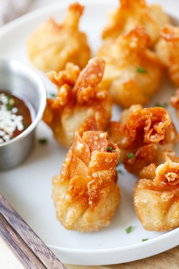 Chicken, shrimp and scallion wontons served with spicy and tangy dipping sauce. 