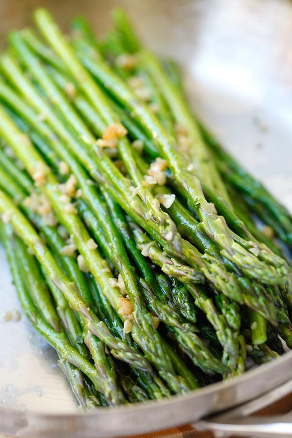 Easy Sauteed Asparagus with garlic butter seasoning