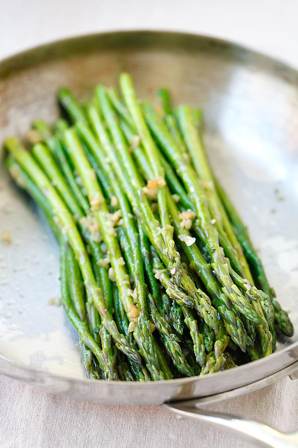 Garlic Butter Sauteed Asparagus {Easy To Make} | Easy Delicious Recipes