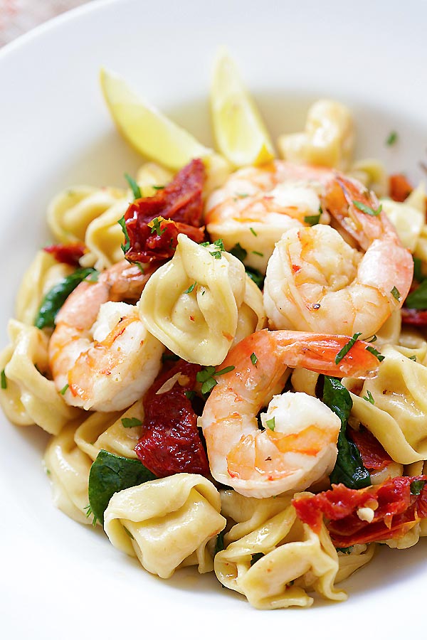 Quick and easy Garlic Shrimp Tortellini with garlic shrimp recipe.