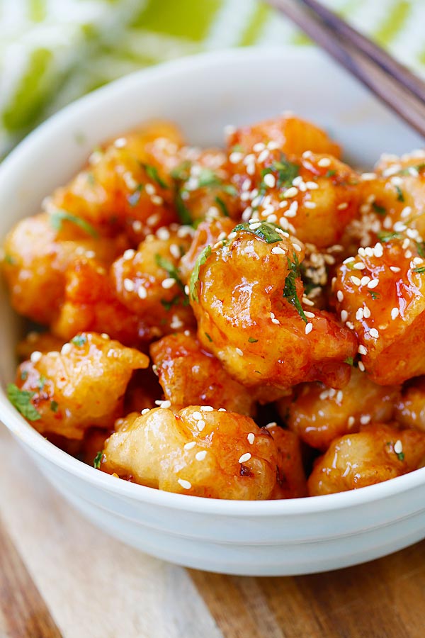 Sweet chili chicken with sesame seeds, ready to serve.