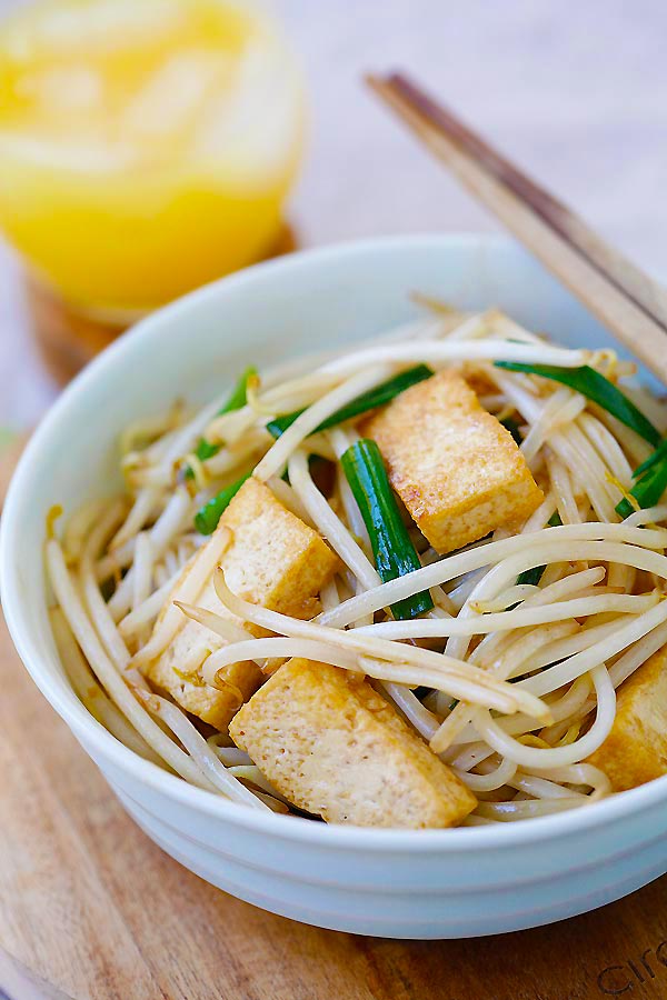 Mung bean sprouts with tofu.