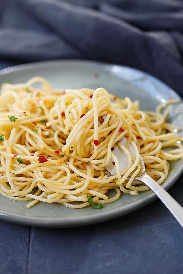 Easy Spaghetti (Cooked in 15 Mins) - Rasa Malaysia