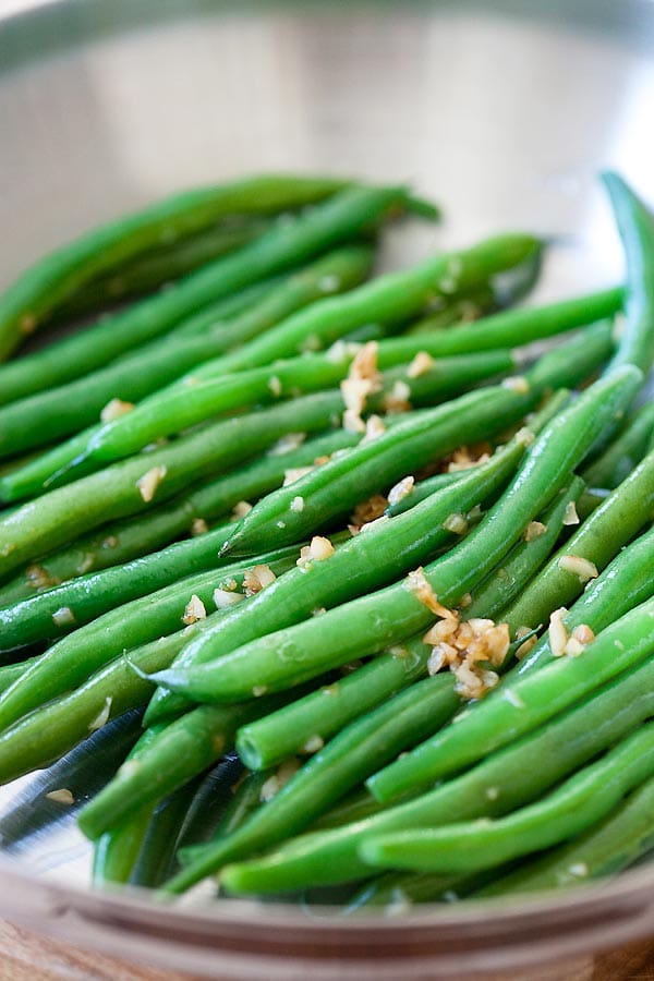 Sauteed green beans in a skillet.