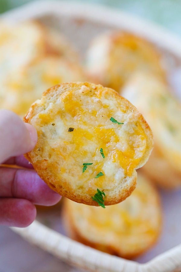 Easy and delicious homemade cheesy garlic Texas toast.