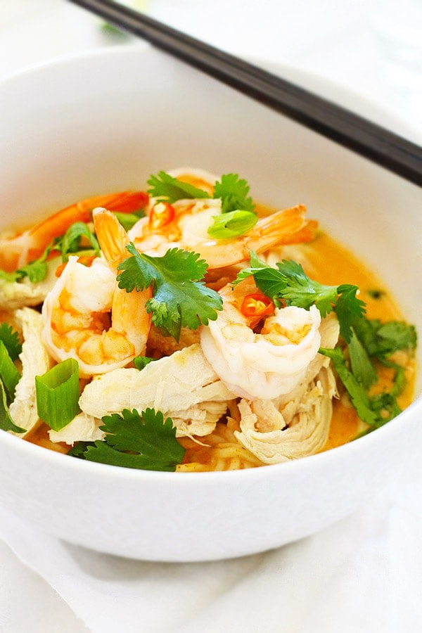 Asian easy Coconut Curry Noodle Bowl ready to serve.