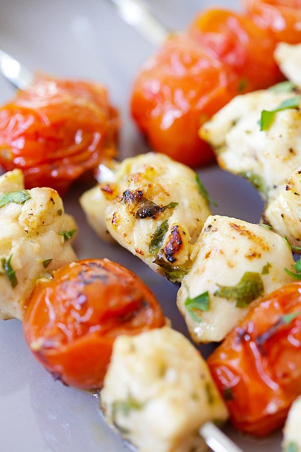 Close up of homemade chicken kebab made with garlic, lime juice, olive oil and grape tomatoes.