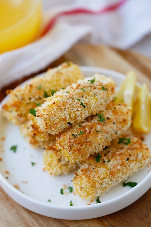 Homemade crispy baked mozzarella cheese sticks coated with Japanese breadcrumbs.