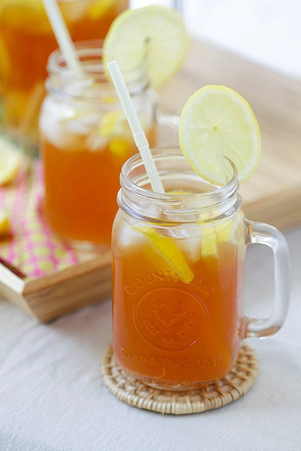 Summer ginger lemongrass detox iced tea recipe.