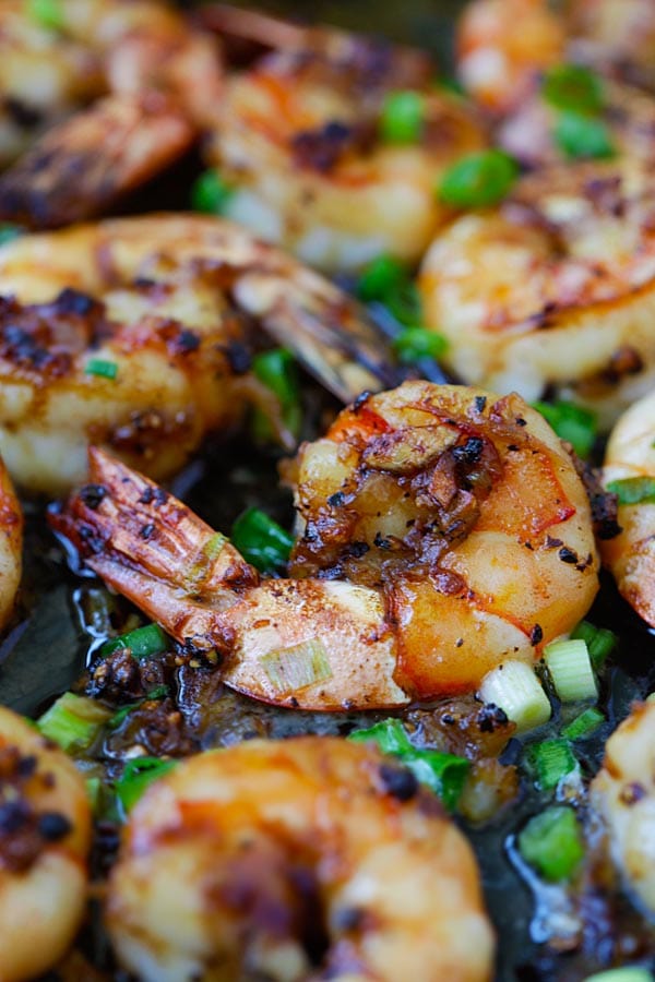 Sauteed Asian black pepper shrimp with garlic and butter in a skillet.