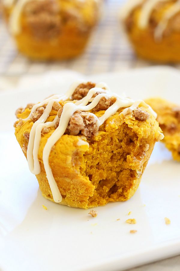 Easy and delicious pumpkin spice muffins topped with cream cheese icing over a sweetened crumble, ready to serve.