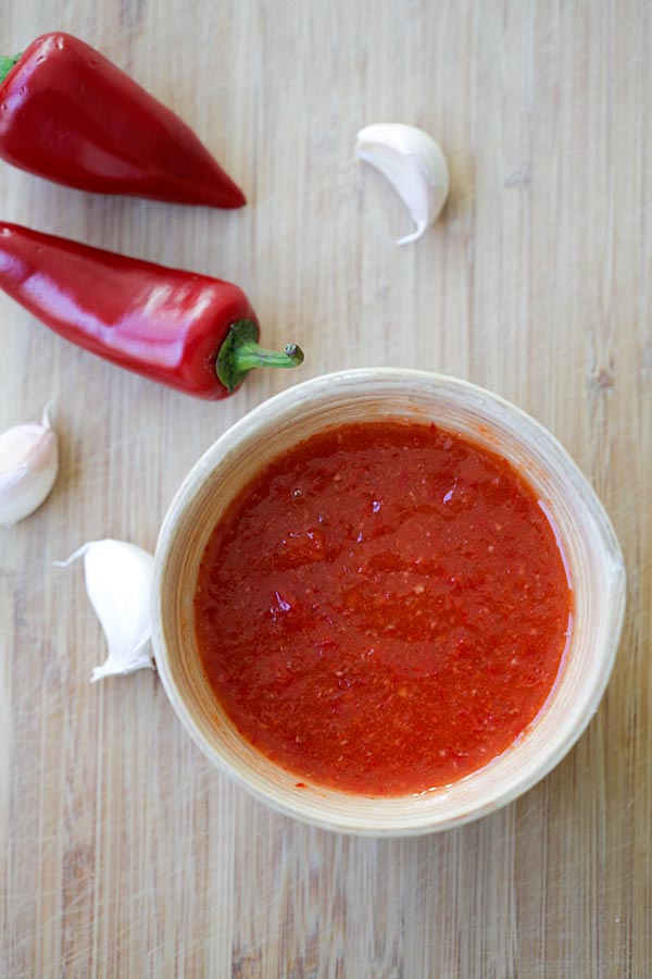 Easy and quick homemade sweet chili sauce with fresh ingredients.