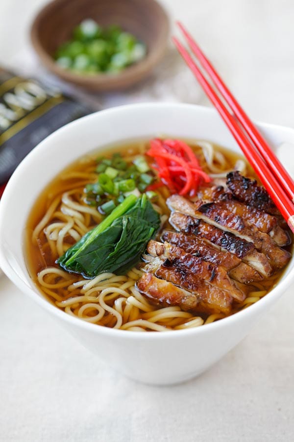 Instant ramen with chicken made with lemongrass and soy sauce in a bowl.