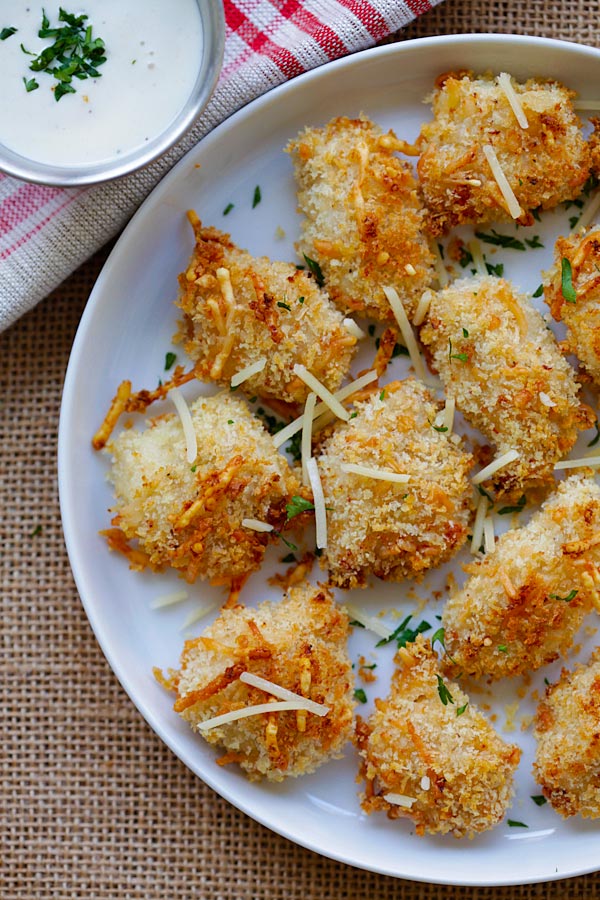 Easy and quick Ranch Chicken Bites made with ranch dressing, panko (breadcrumbs) and Parmesan cheese.