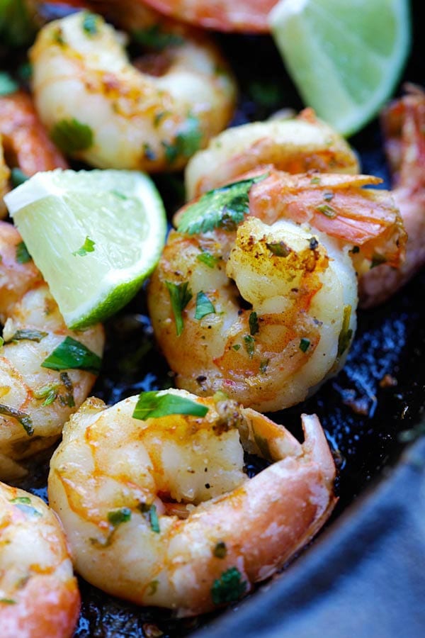Cilantro Shrimp with lime and garlic ready to serve.