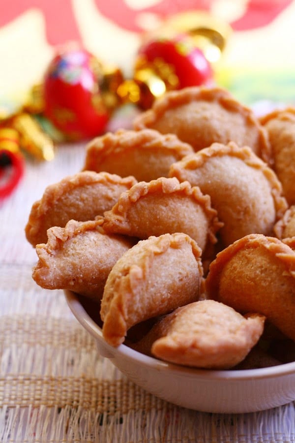 Easy and quick peanut puffs with sweet ground peanut served in a bowl.