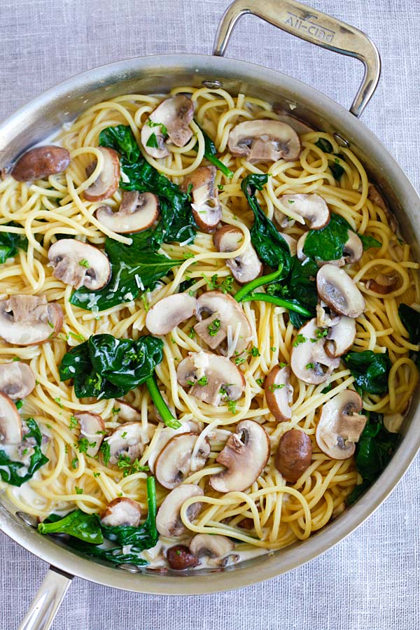 Easy and quick one-pot pasta with creamy mushroom sauce.