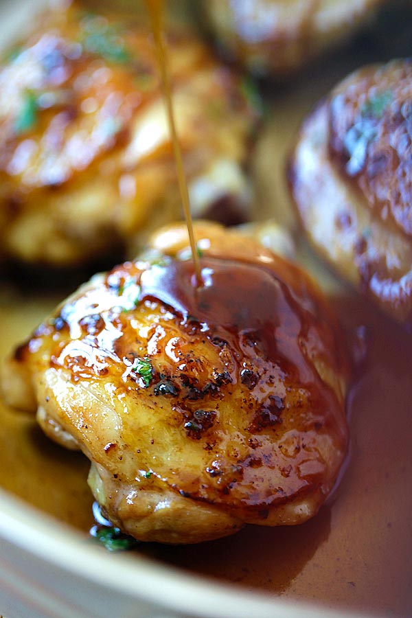 One pan healthy homemade Honey Balsamic Chicken marinade with sweet and savory honey balsamic sauce.