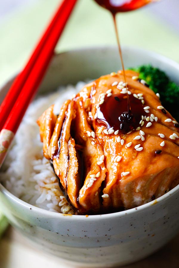 Drizzle the teriyaki sauce on top of the salmon to make salmon teriyaki rice bowl.