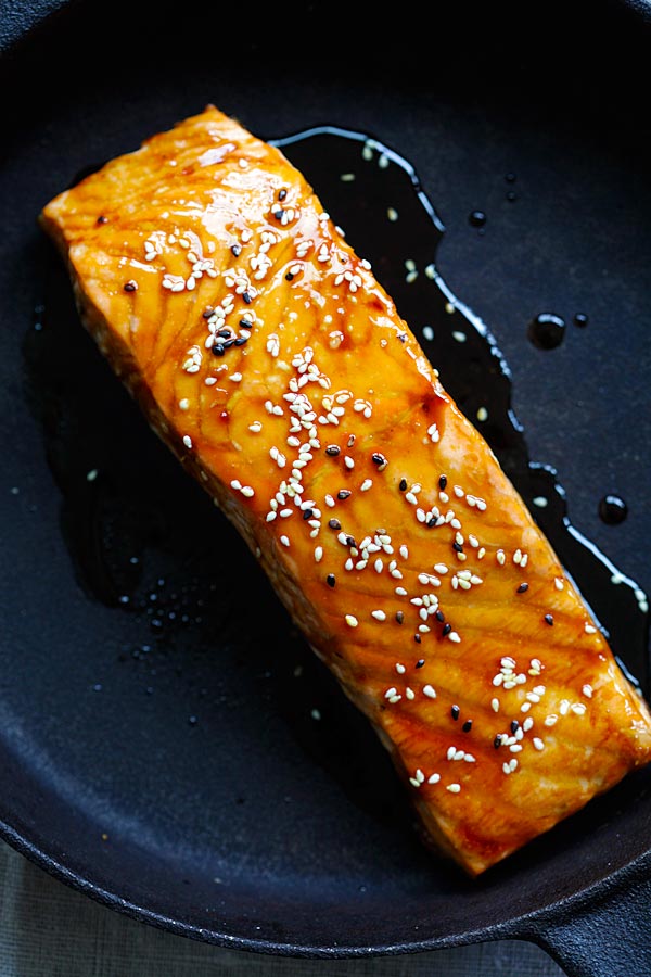 Teriyaki salmon garnished with white and black sesame seeds.