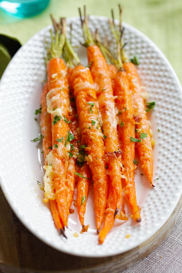 Garlic Parmesan Roasted Carrots (with Carrot Top!) - Rasa Malaysia