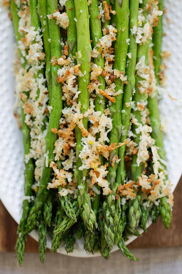 Close up of baked asparagus with crunchy breadcrumbs, lemon and Parmesan cheese.