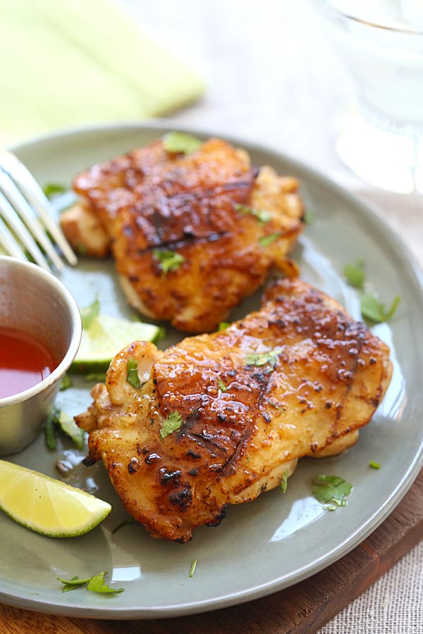 Easy grilled chicken marinated with tequila, lime and garlic in a plate.