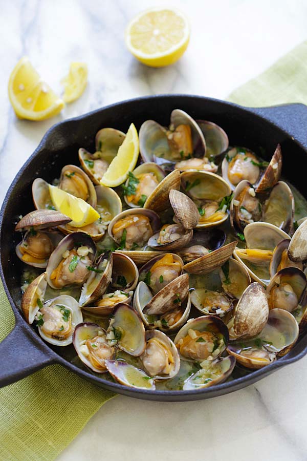 Garlic Butter Sauteed Clams Easy Delicious Recipes