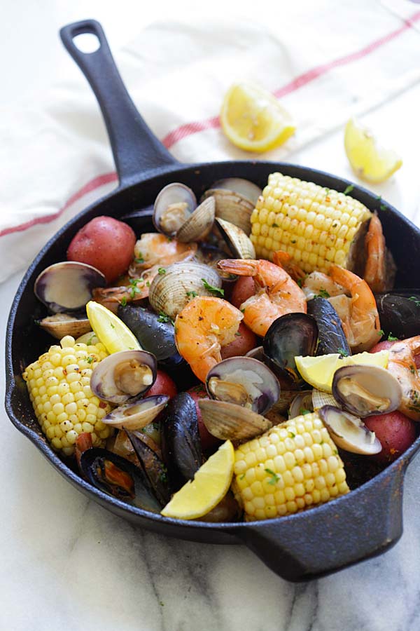 Clambake (Easy One-Pan Recipe!) - Rasa Malaysia