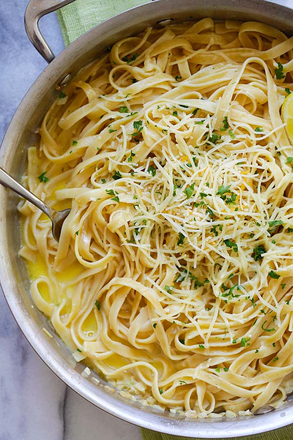 Easy Italian Fettuccine made with creamy garlic sauce and topped with Parmesan cheese in one pot.