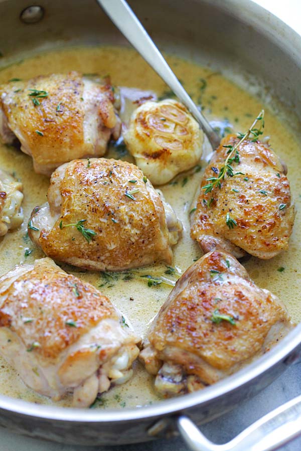 Creamy Garlic Thyme Chicken Easy Delicious Recipes