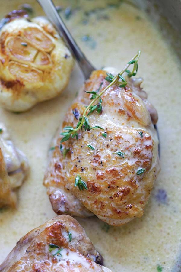Creamy lemon chicken with thyme ready to serve.
