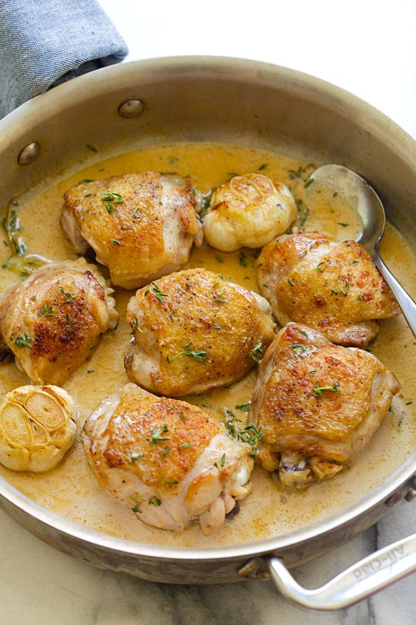 Quick and easy one pot creamy garlic thyme chicken in a creamy garlic thyme sauce.