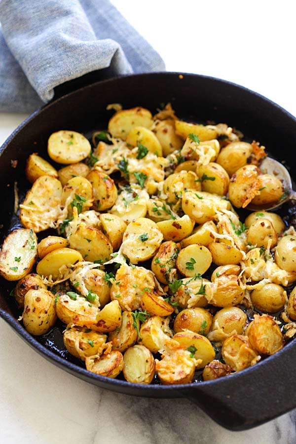Easy and quick Italian roasted potatoes one pot.