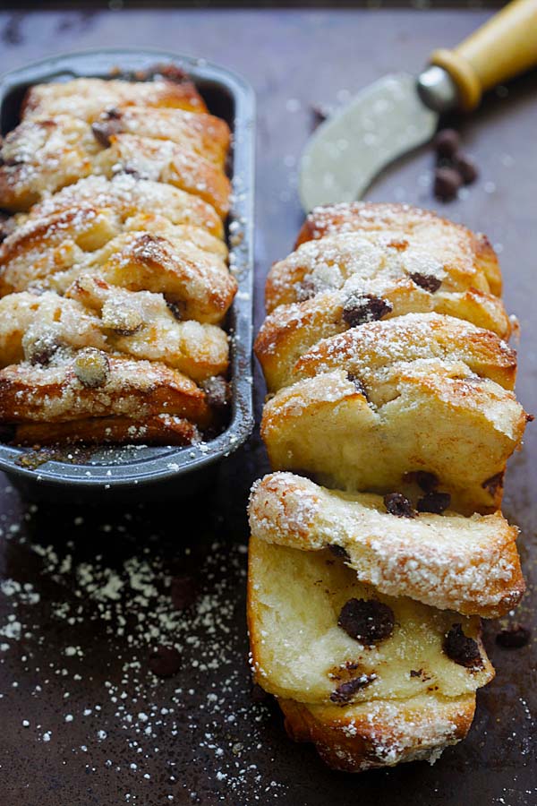 Easy and tasty baked pull-apart bread made with chocolate chips and cinnamon.