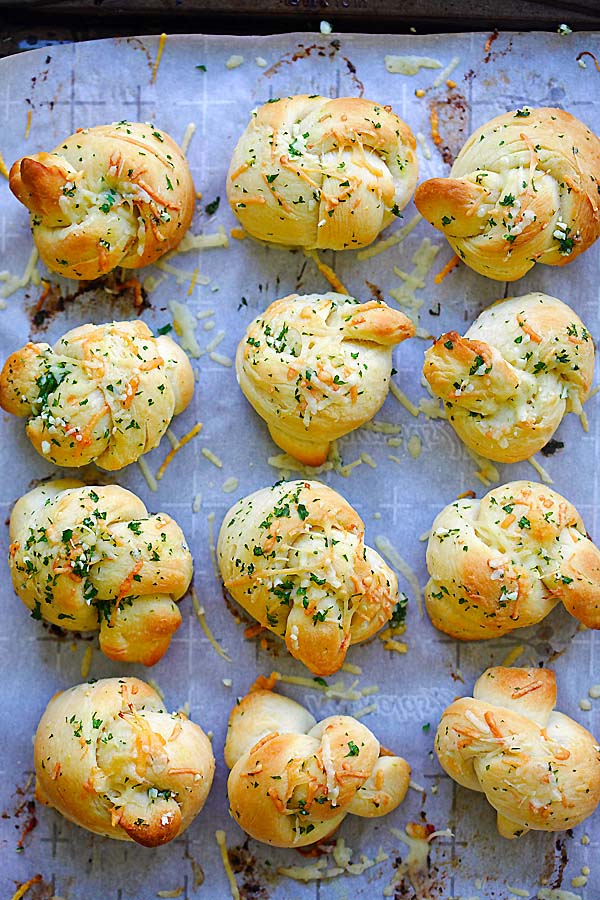 Garlic Parmesan Dinner Rolls