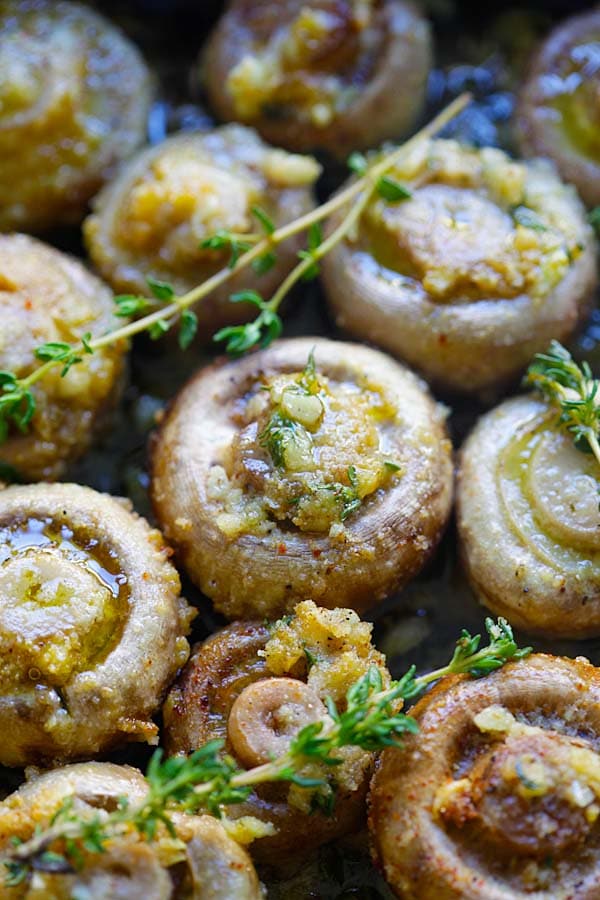 Close up easy and aromatic roasted mushrooms with garlic, thyme and breadcrumbs.