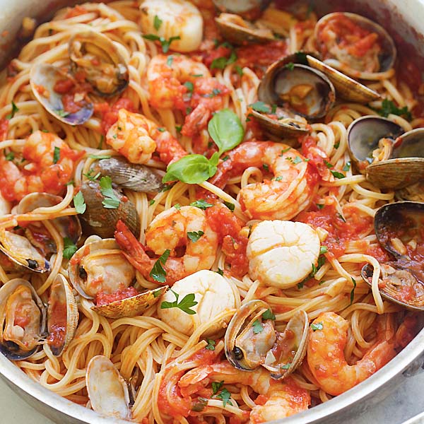 Seafood Pasta (with Shrimp, Scallops and Clams) - Rasa Malaysia