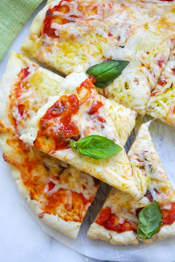 Healthy gluten-free pizza Margherita with Argo® corn starch.